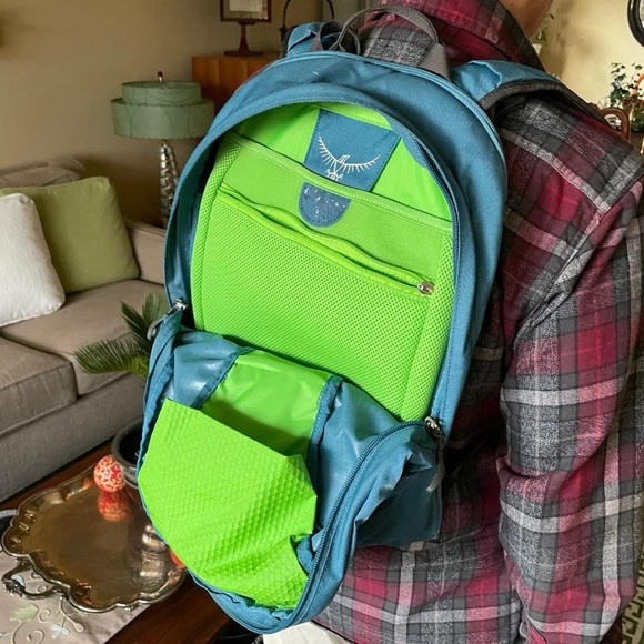 Osprey Fairview 70L Women’s Travel Backpack - Picture 11 of 14